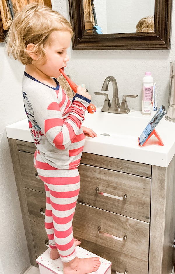 https://twomamabears.com/wp-content/uploads/2022/03/Brushing-teeth-with-Colgate-hum-kids-for-the-first-time.jpg