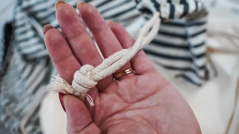 knot detail up close